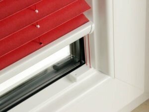 plisa montaż w świetle szyby